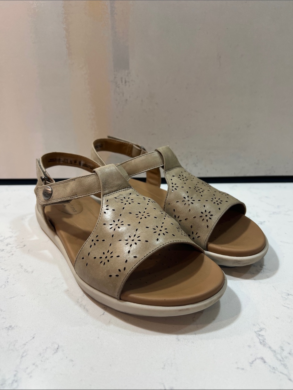 Clarks Unstructured Premium Sandals Size 8.5